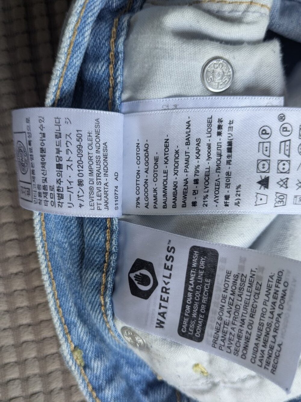 Levi's Ribcage Short - Picture 4 of 4